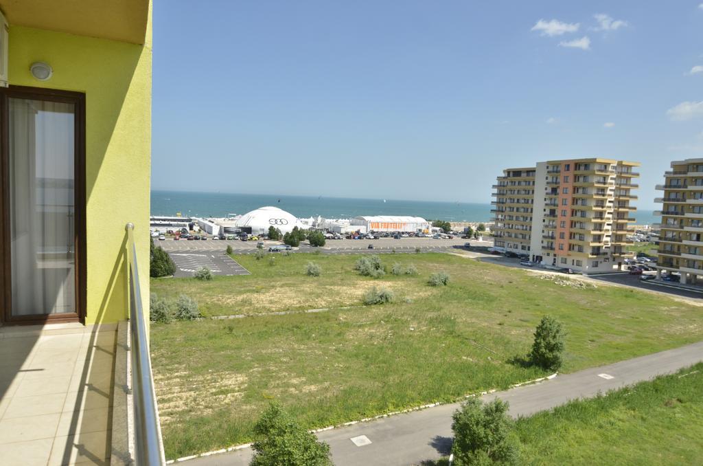 Summerland Happy Blue Apartment Mamaia