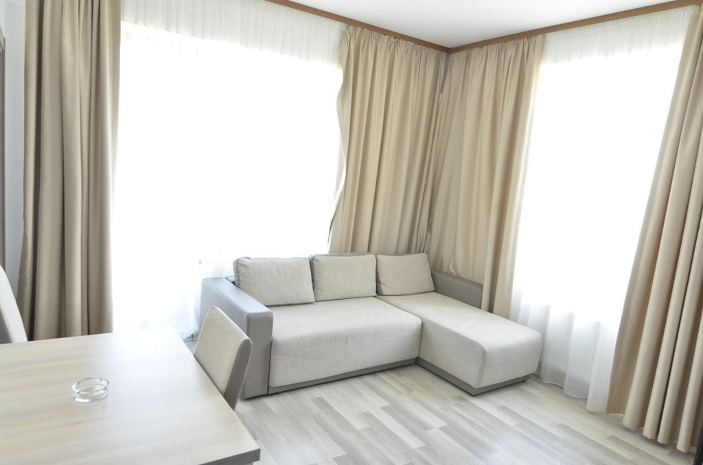 Summerland Happy Blue Mamaia